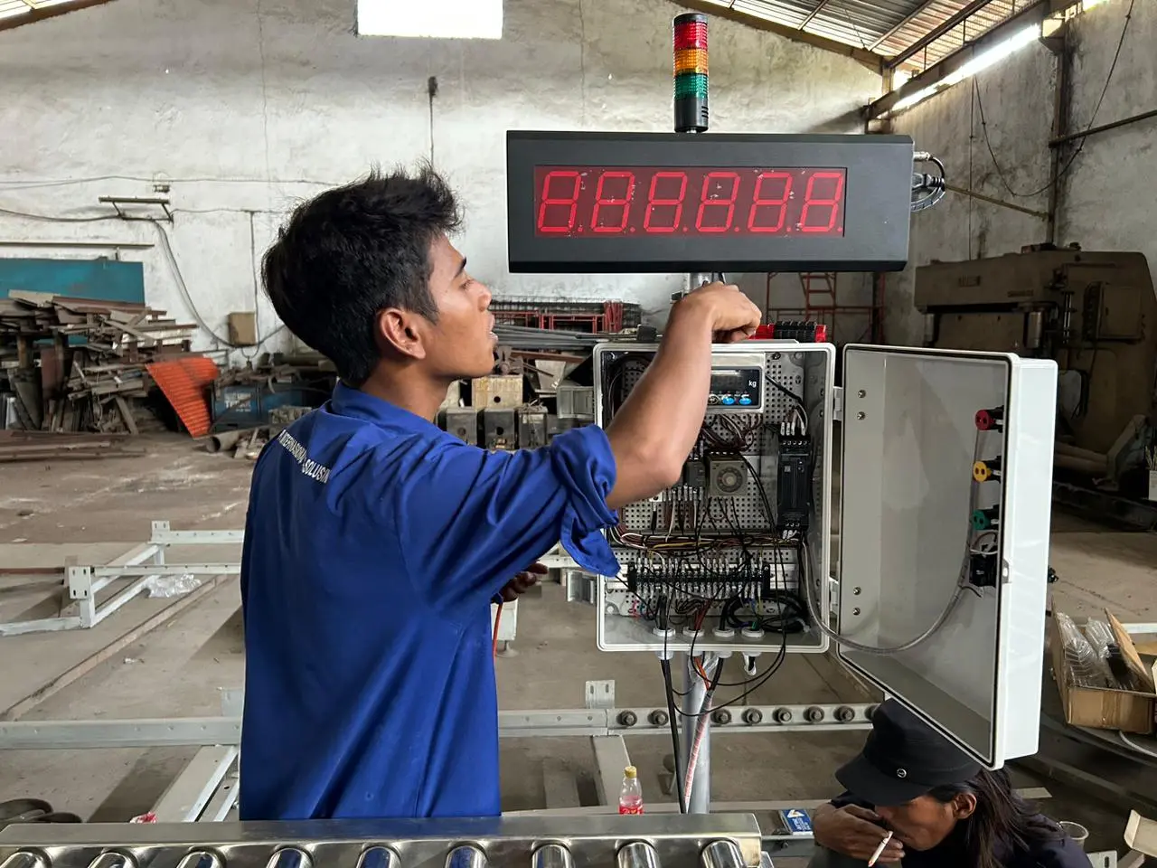 Peningkatan Efisiensi Produksi dengan Pemasangan CAS CI-1580A pada Conveyor Scale di Perusahaan